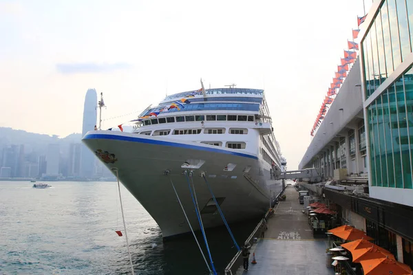 Hafen von Hongkong und städtische Gebäude — Stockfoto