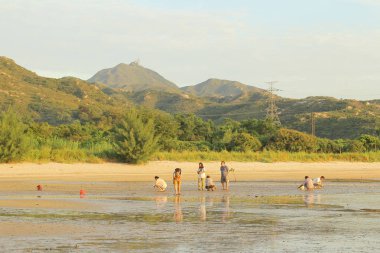 Ha pak nai hong kong'da gün batımı plajı 