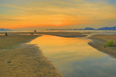  Kumlu plaj turuncu renk, Ha Pak Nai vardır