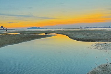  Kumlu plaj renkli, Ha Pak Nai vardır