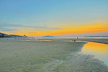  Kumlu plaj renkli, Ha Pak Nai vardır