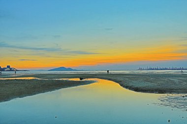  Kumlu plaj renkli, Ha Pak Nai vardır