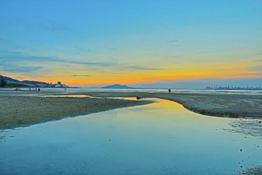  Kumlu plaj renkli, Ha Pak Nai vardır