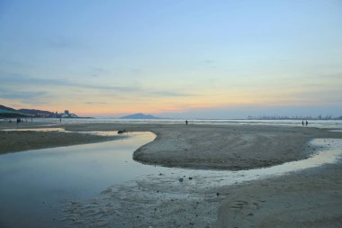 Kumlu plaj renkli, Ha Pak Nai vardır