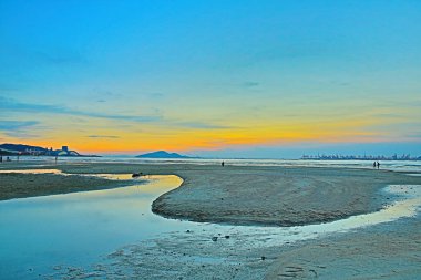  Kumlu plaj renkli, Ha Pak Nai vardır