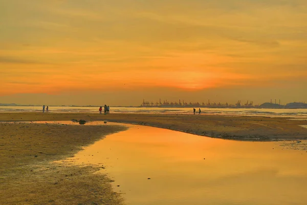 Plage de sable a la couleur orange, Ha Pak Nai — Photo