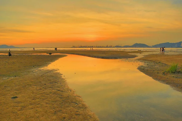  Kumlu plaj turuncu renk, Ha Pak Nai vardır