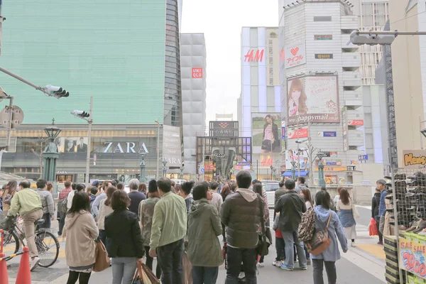 Shinsaibashi shoppinggata Osaka på april 2014 — Stockfoto