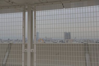 japonya alışveriş merkezinde bir çatı bahçesi