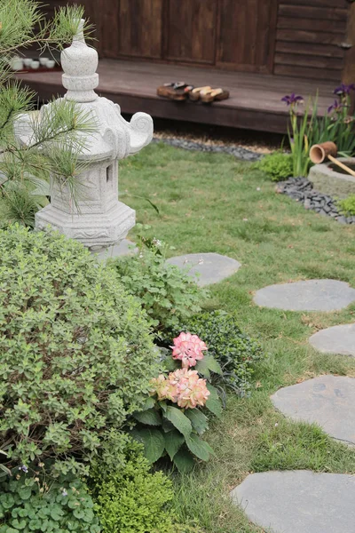 Маленький сад на квітковому шоу — стокове фото