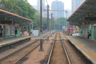  hafif raylı yuen uzun yaklaşıyor