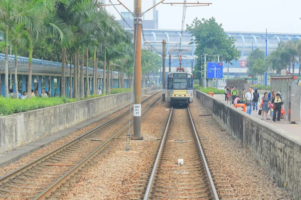 Rotaia leggera in avvicinamento yuen lungo — Foto Stock