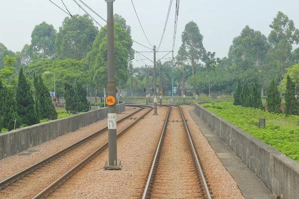 Stadtbahn nähert sich Yuen lang — Stockfoto