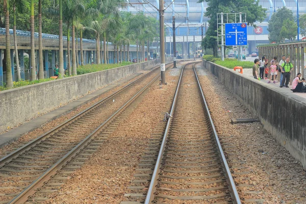 Stadtbahn nähert sich Yuen lang — Stockfoto