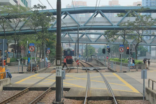 Rotaia leggera in avvicinamento yuen lungo — Foto Stock