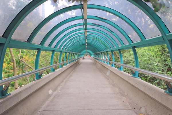 La salida del puente de estructura metálica moderna —  Fotos de Stock