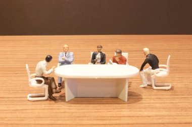 toplantı sırasında Ofis'te mini rakam. 