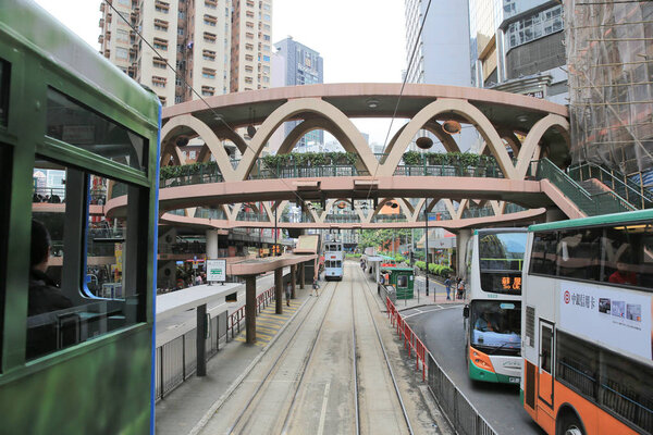 трамвайный вид на улицу, гонг
