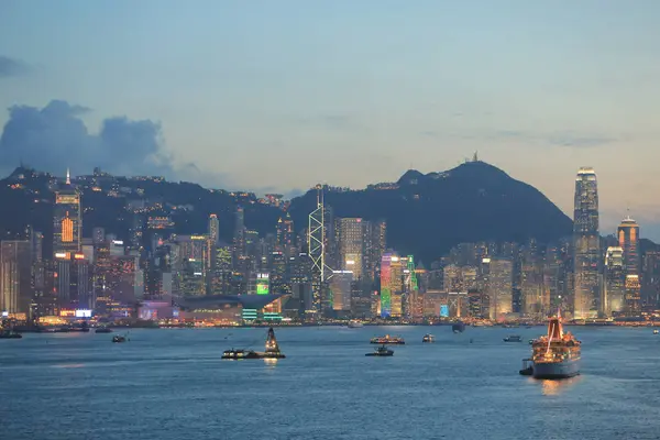 Panorama hongkongské Číny krátce po západu slunce. — Stock fotografie