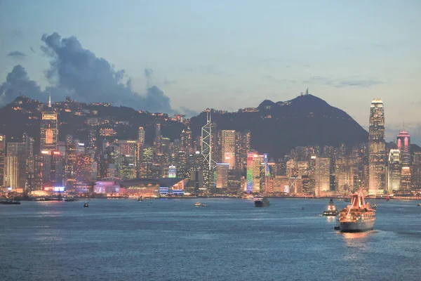 Gün batımından kısa bir süre sonra Hong Kong Çin silueti. — Stok fotoğraf