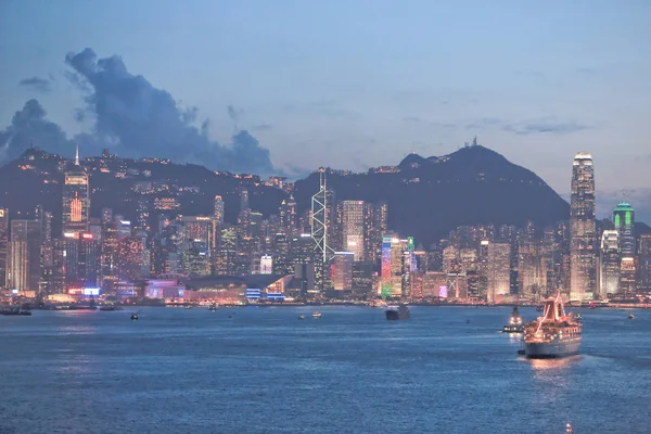 日落后中国香港的天际线. — 图库照片