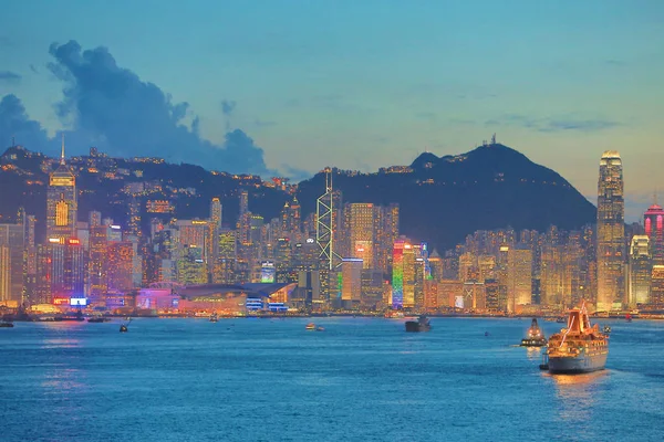 Panorama hongkongské Číny krátce po západu slunce. — Stock fotografie