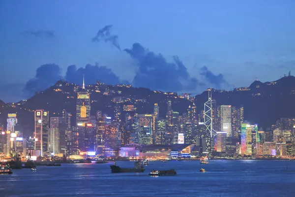 Gün batımından kısa bir süre sonra Hong Kong Çin silueti. — Stok fotoğraf