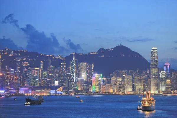 日落后中国香港的天际线. — 图库照片
