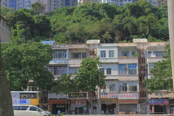 Прибутковий будинок в Hong Kong — стокове фото