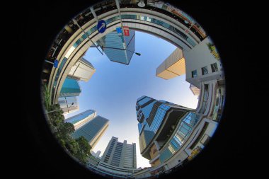 Hong Kong 'un merkezindeki modern ofis binaları