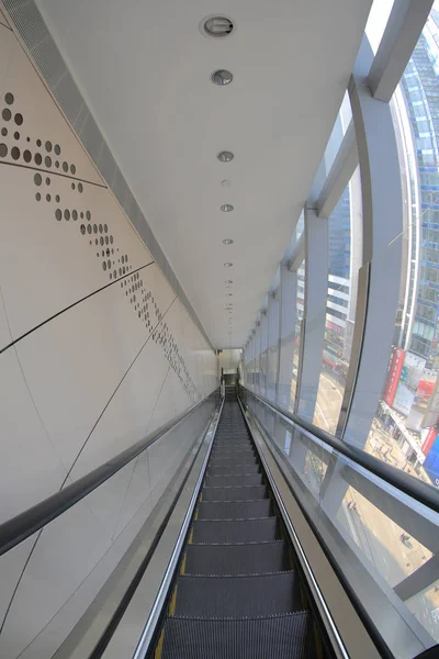 商场的自动梯 — 图库照片