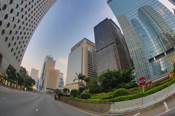 Merkezi Hong Kong gökdelenler skywards görünümünde — Stok fotoğraf