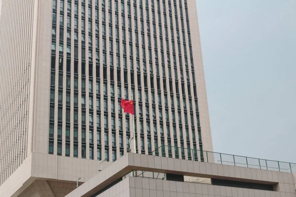 Fönster av byggnaden på hong kong — Stockfoto
