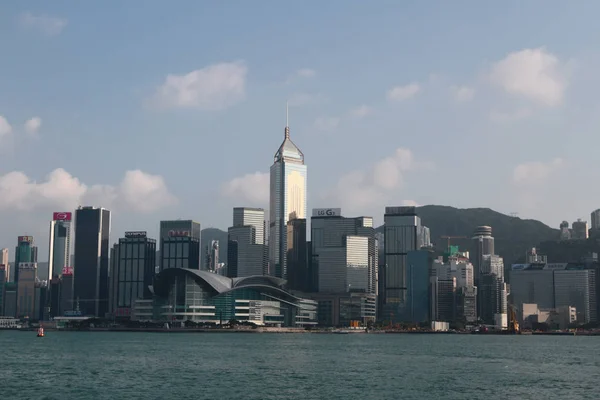 Kıyı şeridi boyunca Hong kong manzarası — Stok fotoğraf