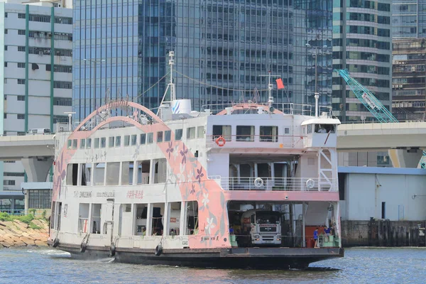 Auto ferry bij HK, 28 juni 2014 — Stockfoto