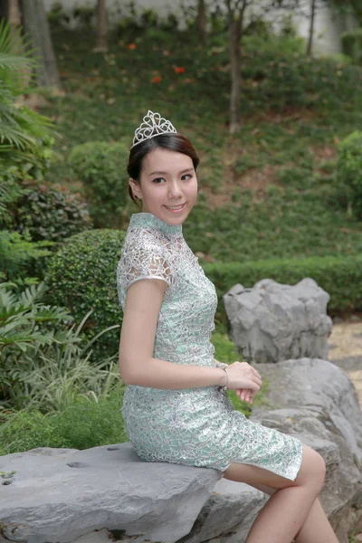 18 maggio 2014 Sorriso donna indossare cheongsam — Foto Stock