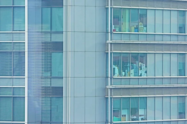 Piękny widok nowoczesnych budynków odblaskowych biurowców — Zdjęcie stockowe