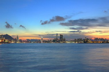 Gün batımında Hong Kong şehir skylin 2014