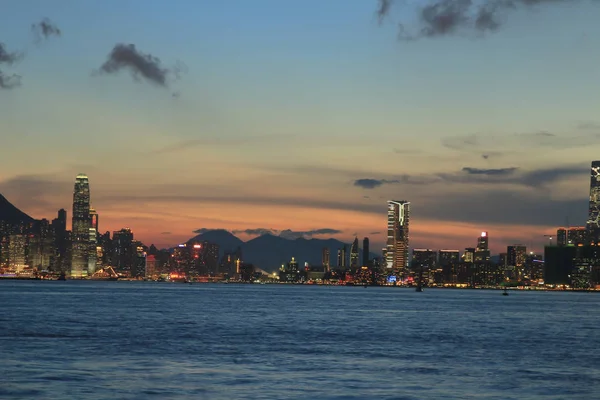 Skylin cidade de Hong Kong ao pôr-do-sol 2014 — Fotografia de Stock