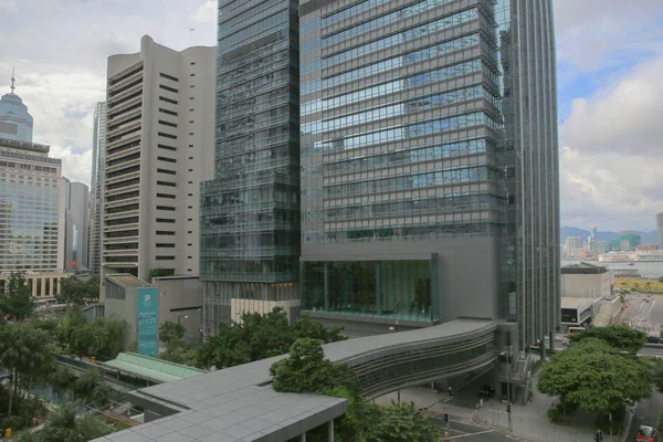 De weergave van de moderne kantoor gebouwen hk — Stockfoto