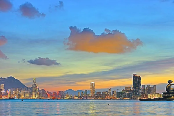 Victoria-Hafen von Hongkong-Stadt in der Abenddämmerung 2014 — Stockfoto