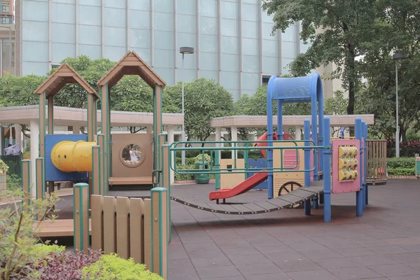 Parque infantil em nublado — Fotografia de Stock