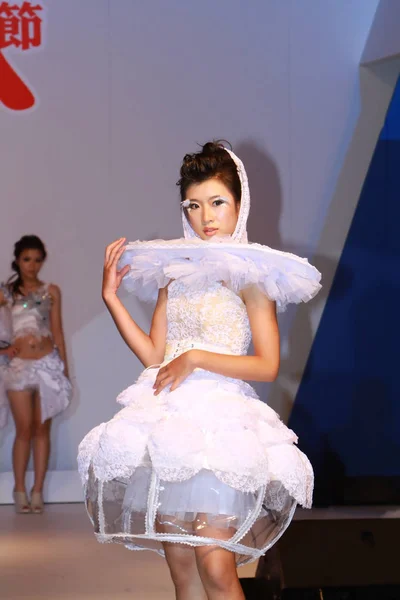 Een mode show met het model op Hong Kong — Stockfoto
