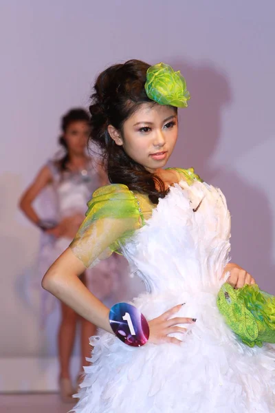 Un desfile de moda con la modelo en Hong Kong —  Fotos de Stock