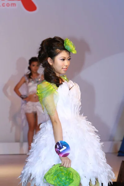 Un desfile de moda con la modelo en Hong Kong —  Fotos de Stock