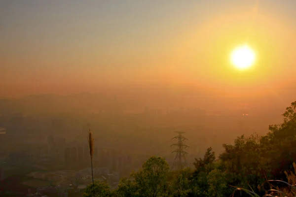 Increíble amanecer en el Maclehose Trail Hong Kong —  Fotos de Stock