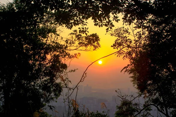 Increíble amanecer en el Maclehose Trail Hong Kong — Foto de Stock