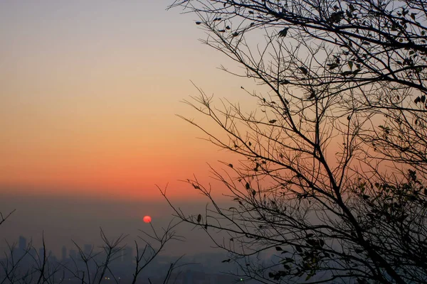 Increíble amanecer en el Maclehose Trail Hong Kong — Foto de Stock