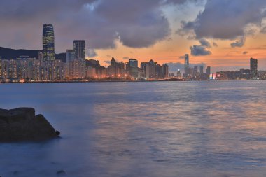 Lei Yue Mun köyünden Hong Kong görünümü