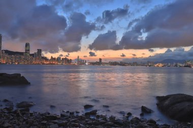 Lei Yue Mun köyünden Hong Kong görünümü